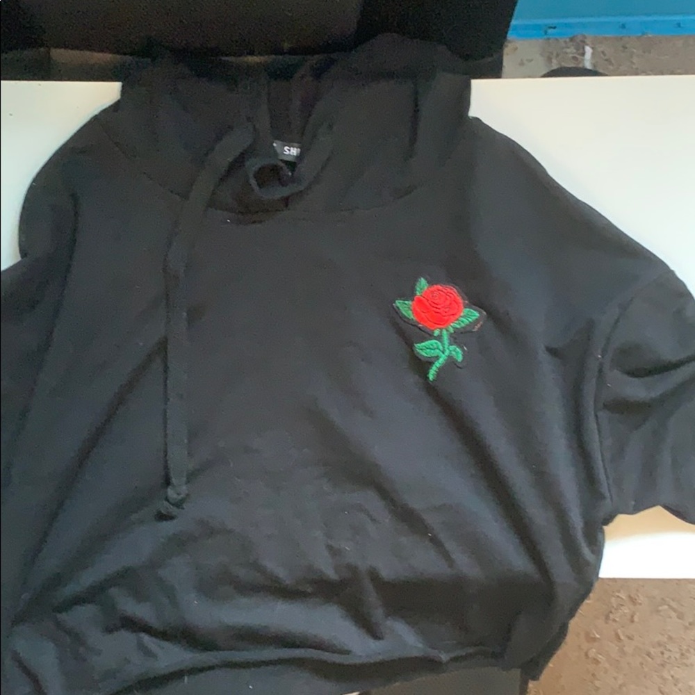 🥀 Red rose cropped hoodie 🥀